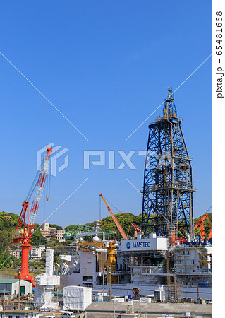 長崎佐世保_メンテナンス中の地球深部探査船ちきゅう 65481658
