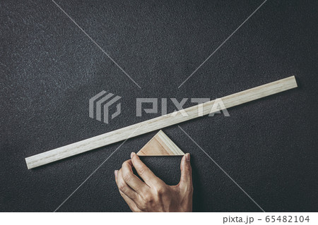 シーソーのアンバランス 65482104