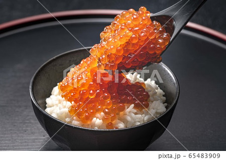 いくらの醤油漬け丼 65483909