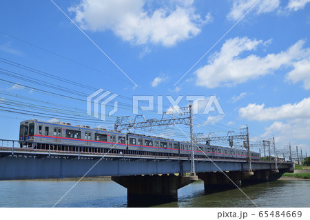 綿雲が浮かぶ中川にかかる鉄橋を渡る京成電鉄3500形電車 綿雲が浮かぶ中川にかかる鉄橋を渡る京成電鉄3500形電車 65484669