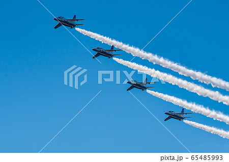 青空とブルーインパルス　松島基地 65485993