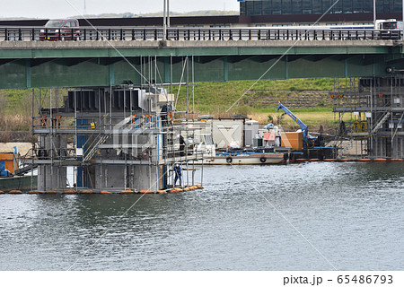 工事現場の風景　橋梁補修工事 65486793