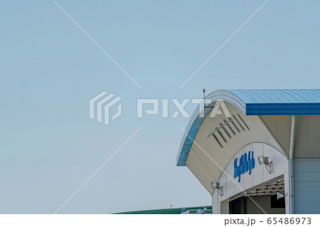 青空とブルーインパルス格納庫 松島基地 青空とブルーインパルス格納庫 松島基地 65486973