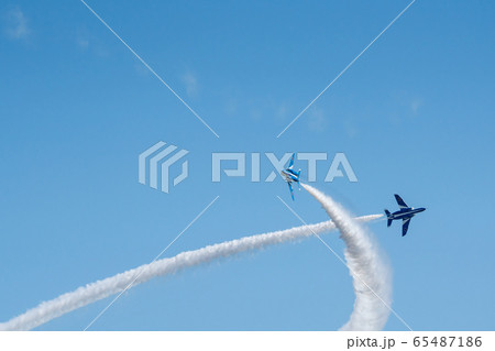 青空とブルーインパルス　松島基地 65487186
