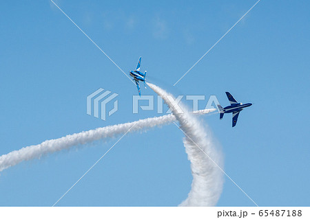 青空とブルーインパルス　松島基地 65487188