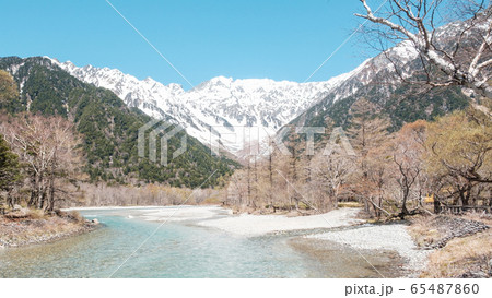 上高地・穂高連峰と梓川(5月上旬) 上高地・穂高連峰と梓川(5月上旬) 65487860