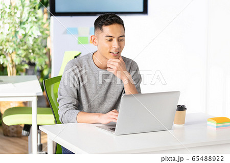 ビデオ会議　写真素材 65488922