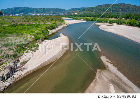 京都八幡市御幸橋から見た木津川風景 65489692