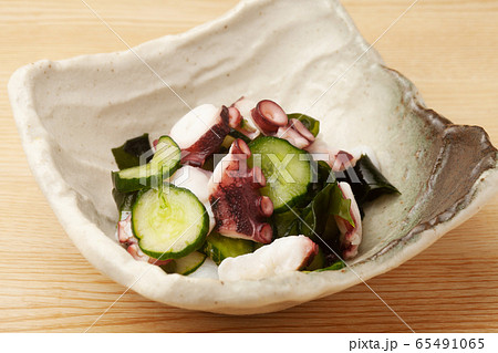 蛸ときゅうりとワカメの酢の物 65491065