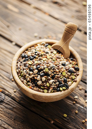 Mix of raw legumes 65498596
