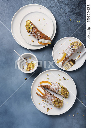 Traditional italian dessert cannoli siciliani Traditional italian dessert cannoli siciliani 65499428