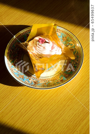 ケーキ（さくら　縦） 65499637
