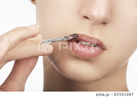 making beautiful lips 65501987