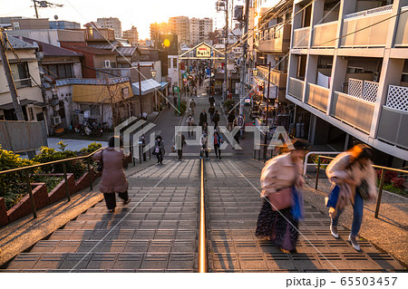 《東京都》夕暮れの谷中銀座商店街 《東京都》夕暮れの谷中銀座商店街 65503457