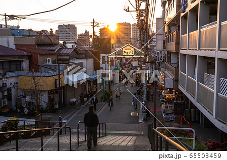 《東京都》夕暮れの谷中銀座商店街 《東京都》夕暮れの谷中銀座商店街 65503459