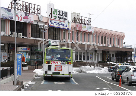 北上駅西口に停車中の岩手県交通バス（元国際興業バス／リフト車） 65503776