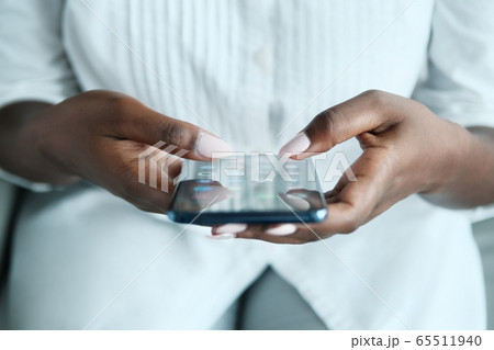 Black Woman Searching Application On Smartphone 65511940