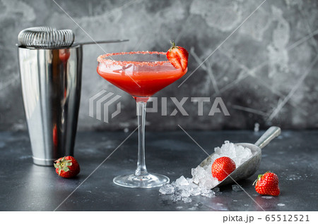 Strawberry cocktail ice Drink making bar tools Strawberry cocktail ice Drink making bar tools 65512521