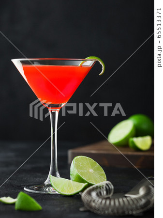 Cosmopolitan cocktail in classic crystal glass Cosmopolitan cocktail in classic crystal glass 65513371