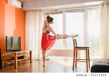 Ballet dancer stretching at home at quarantine 65513934