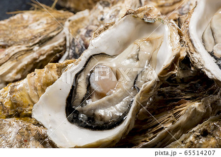 新鮮で美味しい牡蠣貝 65514207
