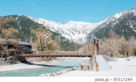 上高地・河童橋と穂高連峰(5月上旬) 上高地・河童橋と穂高連峰(5月上旬) 65517264