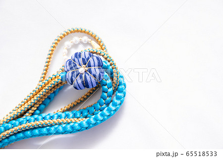 白背景　帯締め　梅　可愛い　japan kimono  着物　和柄 65518533