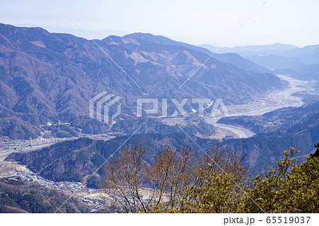 【山梨県】春の身延山ロープウェイ　東川展望台からの風景 65519037