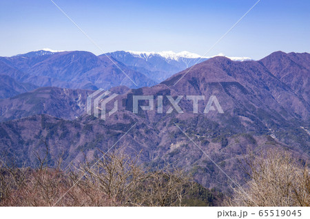【山梨県】春の身延山ロープウェイ　北側展望台からの眺望 65519045