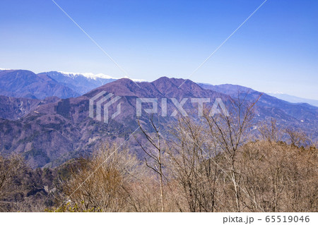 【山梨県】春の身延山ロープウェイ　北側展望台からの眺望 65519046