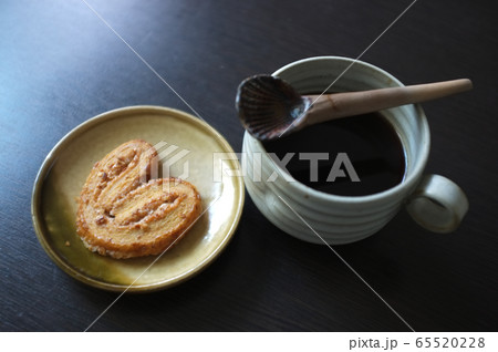 Cookies in the form of heart with coffee . Copy 65520228