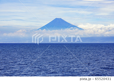 駿河湾を航行する船より富士山を望む 駿河湾を航行する船より富士山を望む 65520431