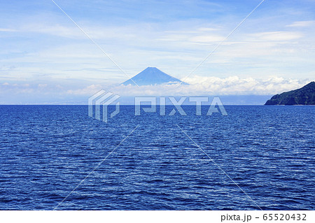 駿河湾を航行する船より富士山を望む 駿河湾を航行する船より富士山を望む 65520432