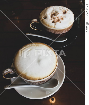 カフェラテ 65523171