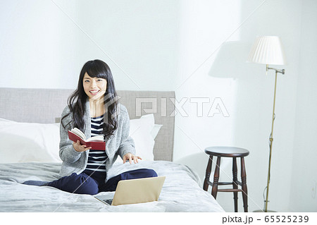 若い女性 65525239