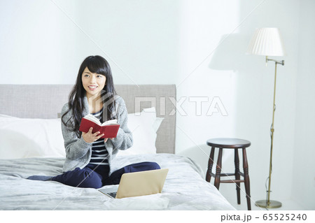 若い女性 65525240