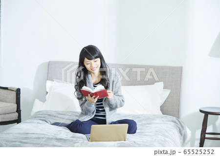 若い女性 65525252