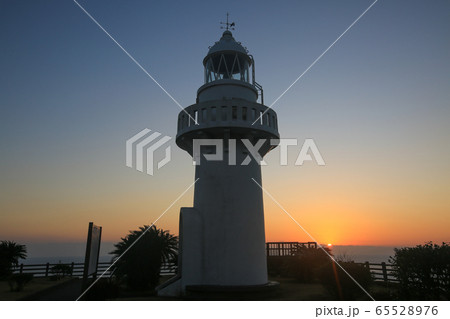 宮崎県日向市 早朝の細島灯台 宮崎県日向市 早朝の細島灯台 65528976