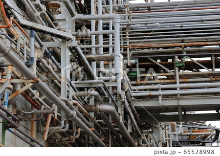 工場のパイプ　イメージ 65528998