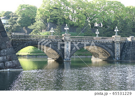初夏の皇居二重橋 65531229