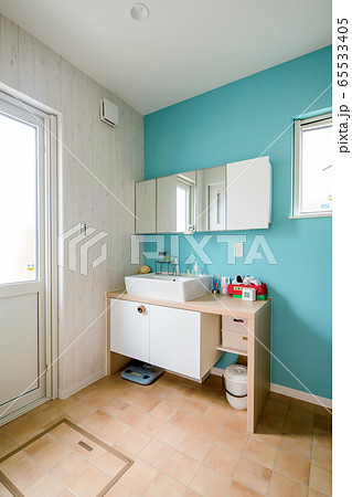 オシャレな洗面化粧台の写真素材