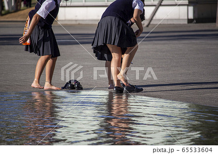 夏休みを堪能する女子高生 65533604
