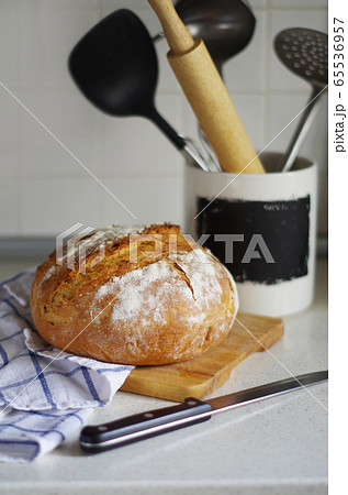 fresh loaf of homemade bread, food closeup 65536957