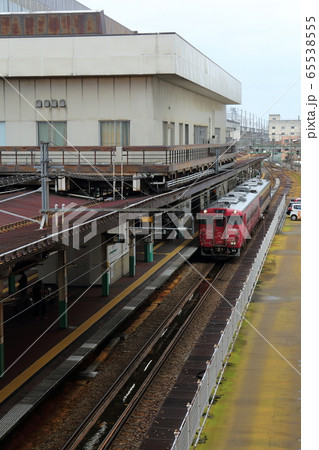 新潟 長岡 長岡駅に停車中の列車 新潟 長岡 長岡駅に停車中の列車 65538555