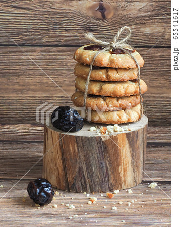 baked tahini and sesame seeds with dates cookies baked tahini and sesame seeds with dates cookies 65541617
