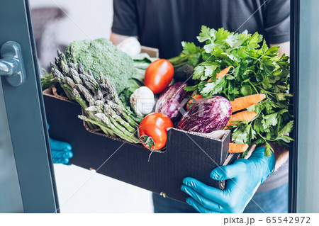 Vegetables delivery during coronavirus outbreak 65542972