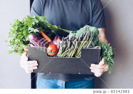Fresh organic greens and vegetables delivery 65542983