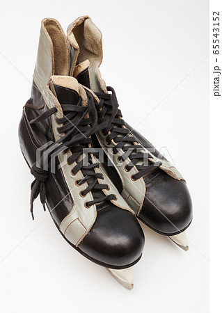old black skates on white background 65543152