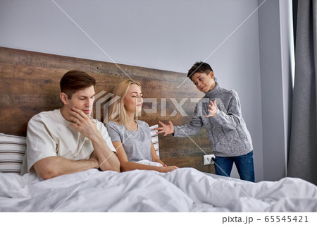 son ask parents to stop quarreling at home son ask parents to stop quarreling at home 65545421