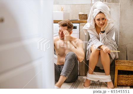 portrait of worried couple revealed pregnancy 65545551